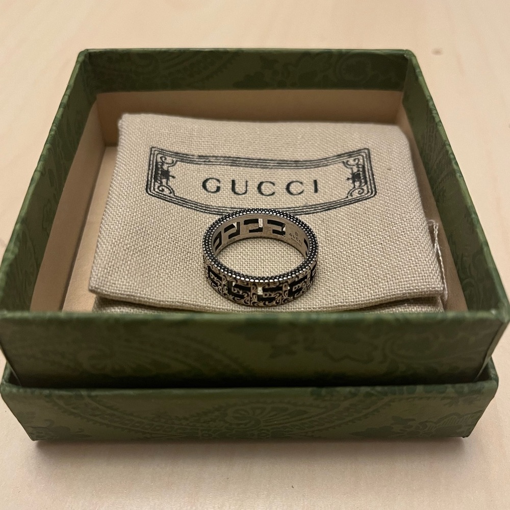 Men’s gucci silver ring (size 8.25)